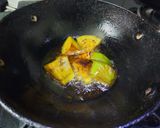 A picture of step 1 of Green Peas and Sojne Phuler Chorchori.