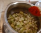 A picture of step 4 of Lauki ki sabzi.