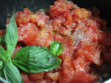 Salsa natural de tomates con albahaca
