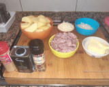Foto del paso 1 de la receta: Timbal de pato confitado con parmentier de patata