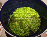 Foto langkah ke 2 dari resep Tumis kangkung bunga pepaya.
