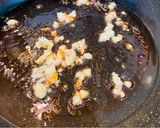 Hình bước làm 2 của món Gà Kho Gừng