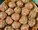 A picture of step 5 of Cheese Filled Meatballs.