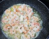 Foto del passaggio 2 della ricetta Linguine al limone con gamberi e pistacchi