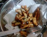 Foto del paso 6 de la receta: Chicharrones de pollo a la albahaca