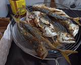 Foto langkah ke 3 dari resep Ikan Kembung Bumbu Kuning.