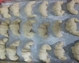 Foto del paso 7 de la receta: Facturas: Medialunas, Vigilantes y Otras