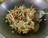 Foto langkah ke 4 dari resep Tumis Sosis Jagung Muda.