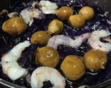 Foto del paso 4 de la receta: Delicias del Wok: Lombarda 🍠, Champiñones 🍄y Gambas🦐