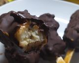 Foto del paso 3 de la receta: Palito Helado de Banana con Baño de Dulce de Leche, Cereales y Chocolate