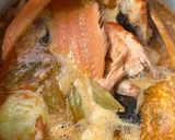 Foto del paso 3 de la receta: Caldo de Pescado (De Salmón y Rape)