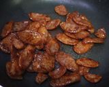 รูปขั้นตอนการทำที่ 1 ของ ข้าวผัดบ้านเฮา_กุนเชียง+หมูยอ