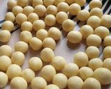 A picture of step 4 of Guli suwa (milk balls).