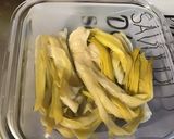 Une image de l'étape 5 de Poireaux vinaigrette marinés sauce câpres et feta.