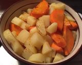 Hình bước làm 2 của món Curry gà kiểu nhật