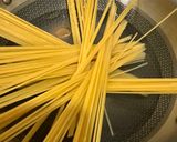 Gambar langkah 2 resipi 👩‍🍳Spaghetti Aglio Olio.