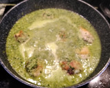Foto del paso 5 de la receta: Pollo a la almendra, con cebolla y perejil