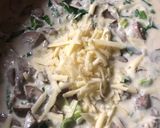 Foto del paso 5 de la receta: Ravioles con crema de champiñones y verdeo