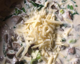 Foto del paso 5 de la receta: Ravioles con crema de champiñones y verdeo