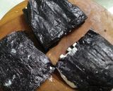 Hình bước làm 3 của món Nấm đùi gà cuộn rong biển