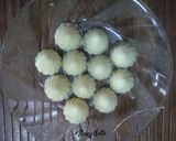 A picture of step 5 of Homemade white chocolates.