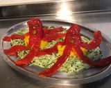 Une image de l'étape 9 de Pieuvres de poivrons grillés île de betteraves et mer de courgette.