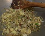 Foto langkah ke 6 dari resep Bihun Goreng Ayam Toge.