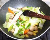 Foto langkah ke 3 dari resep Capcay Bakso.
