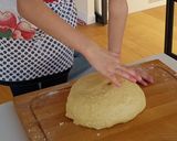 Rogaliki drożdżowe z konfiturą różaną krok przepisu 4 zdjęcie
