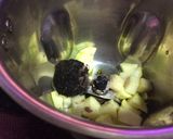 A picture of step 1 of Cucumber lemon cooler.