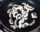 Foto del paso 2 de la receta: Ensalada de pollo, pasta y champiñones frescos