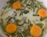 Foto del paso 3 de la receta: Huevos con ajitos tiernos