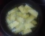 Foto del paso 6 de la receta: Solomillo con zanahoria, guisantes y papas fritas al ajillo