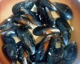 Foto del paso 4 de la receta: Cazuela de arroz al horno con almejas y mejillones al vapor