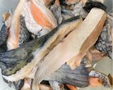 Foto langkah ke 2 dari resep Salmon head miso soup (sup miso kepala salmon).