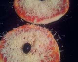 صورة لخطوة 4 من وصفة بيتزا 🍕 بعجينة قمة في الخفة واللذة
