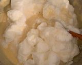 Bögrés piskóta savanyú gyümölcsökkel és dióval recept fázis 6 fotója