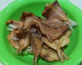 Foto langkah ke 1 dari resep Oseng Tauge Ikan Asin.