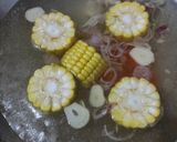 Foto langkah ke 2 dari resep Sayur Bening Warna Warni (Bayam Wortel Jagung).