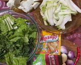 Foto langkah ke 1 dari resep Sup Sawi Tahu Simple.