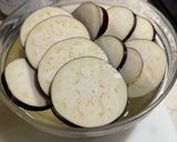 Foto del passaggio 1 della ricetta Melanzane Margherita