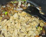 Foto del paso 3 de la receta: Spaguetini con pollo y salsa diabla