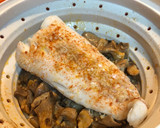 Foto del paso 4 de la receta: Merluza y setas al limón en papillote