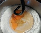 Foto del paso 2 de la receta: Medialunas de manteca (en batidora)
