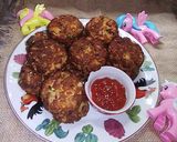 Foto langkah ke 7 dari resep Omelet Roti Tawar n Sosis.