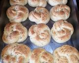 A picture of step 6 of Garlic and herbs knotted rolls.