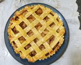 Foto langkah ke 9 dari resep Cinnamon Caramel Apple Pie.