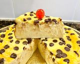 Foto del paso 8 de la receta Pastel de yogur griego, queso crema y pepitas de chocolate