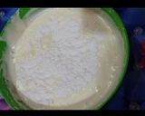 A picture of step 5 of 24 pineapple pastries.
