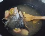 Hình bước làm 4 của món Canh Đuôi Cá Hồi Rau Muống/ Salmon fishtail soup w kangkung